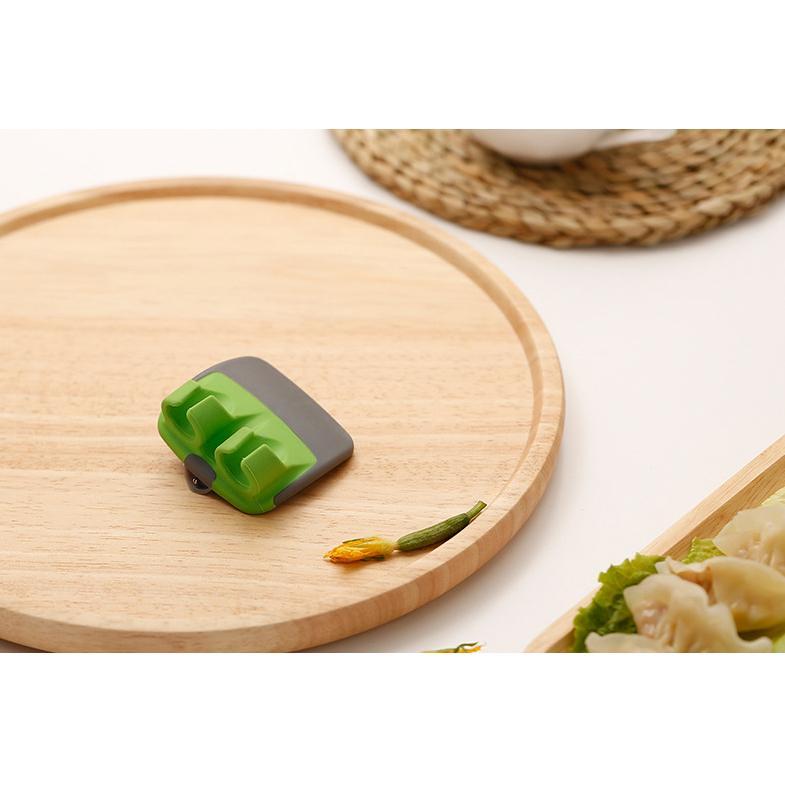 Peel with Precision Instantly! Sharp Blade Finger Peeler